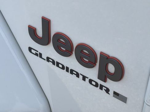 Used 2024 Jeep Gladiator Mojave AWD/4WD image 14