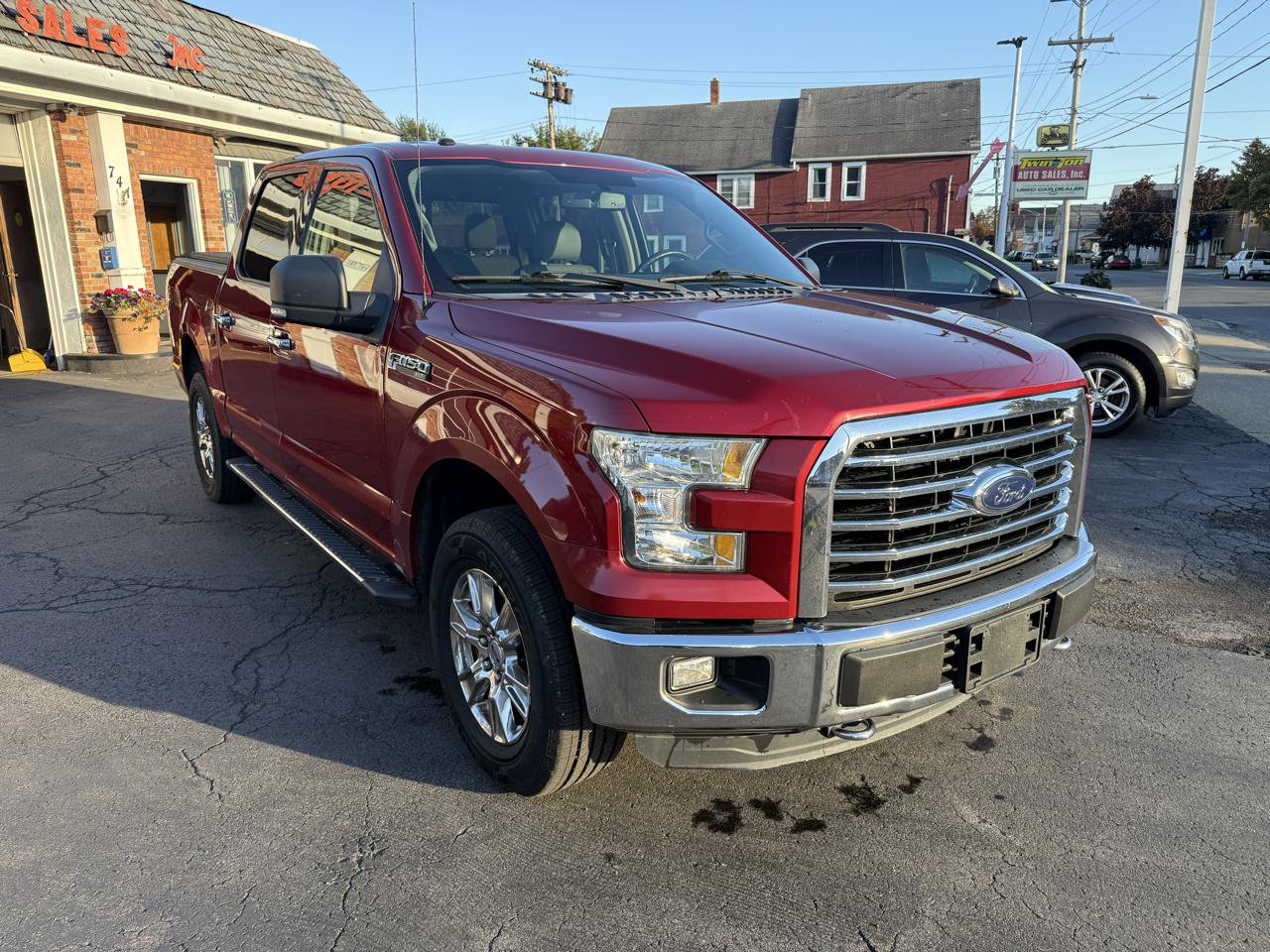 Used 2015 Ford F150 XLT w/ Equipment Group 302A Luxury AWD/4WD image 3