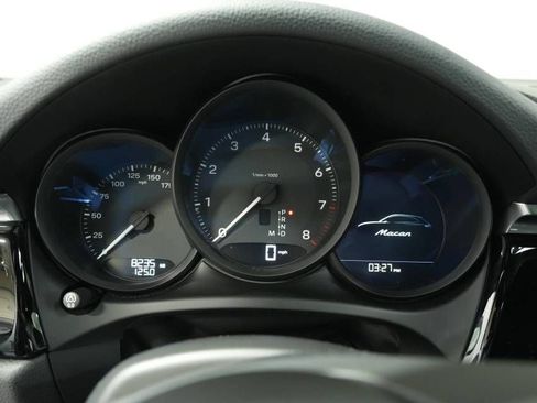 Certified 2024 Porsche Macan image 14