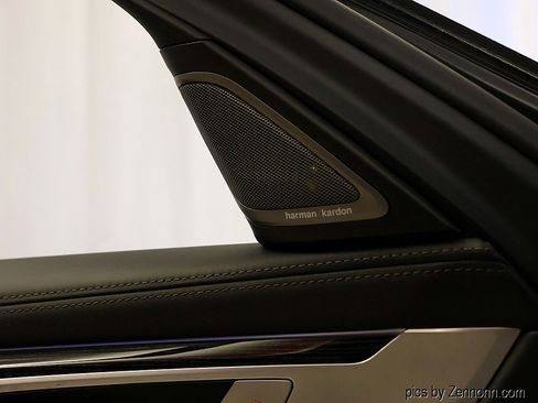 Certified 2022 BMW 750i xDrive w/ Executive Package image 28