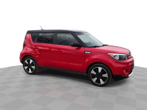 Used 2018 Kia Soul + image 2