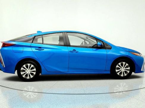 Used 2021 Toyota Prius Prime XLE FWD image 4