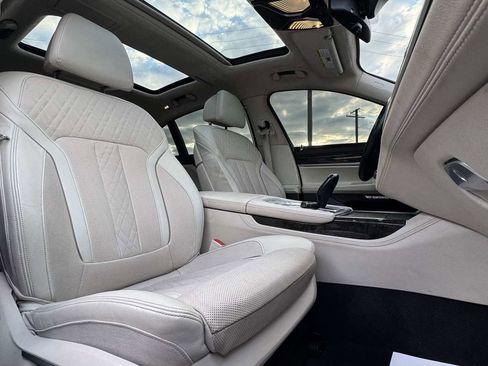 Used 2017 BMW 750i xDrive AWD/4WD image 31