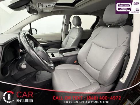Used 2024 Toyota Sienna XLE image 20