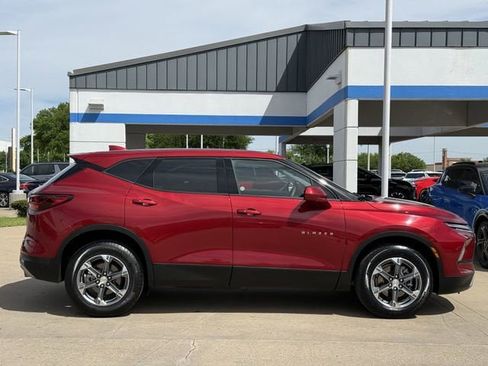 Used 2025 Chevrolet Blazer LT AWD/4WD image 3