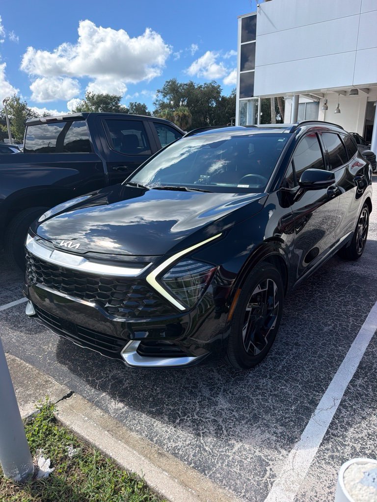 Certified 2025 Kia Sportage SX FWD image 3