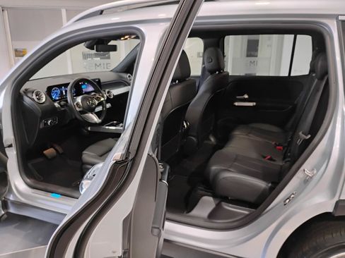 Used 2024 Mercedes-Benz EQB 300 4MATIC image 45