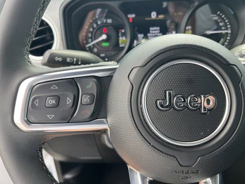 Used 2025 Jeep Wrangler Unlimited Sahara w/ Safety Group AWD/4WD image 28
