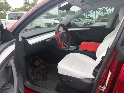 Used 2024 Tesla Model Y Long Range AWD/4WD image 2