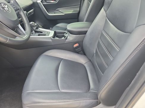 Used 2019 Toyota RAV4 XLE Premium FWD image 15
