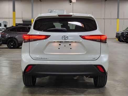 Used 2021 Toyota Highlander LE image 10