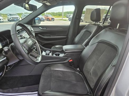 Used 2024 Jeep Grand Cherokee Altitude AWD/4WD image 22