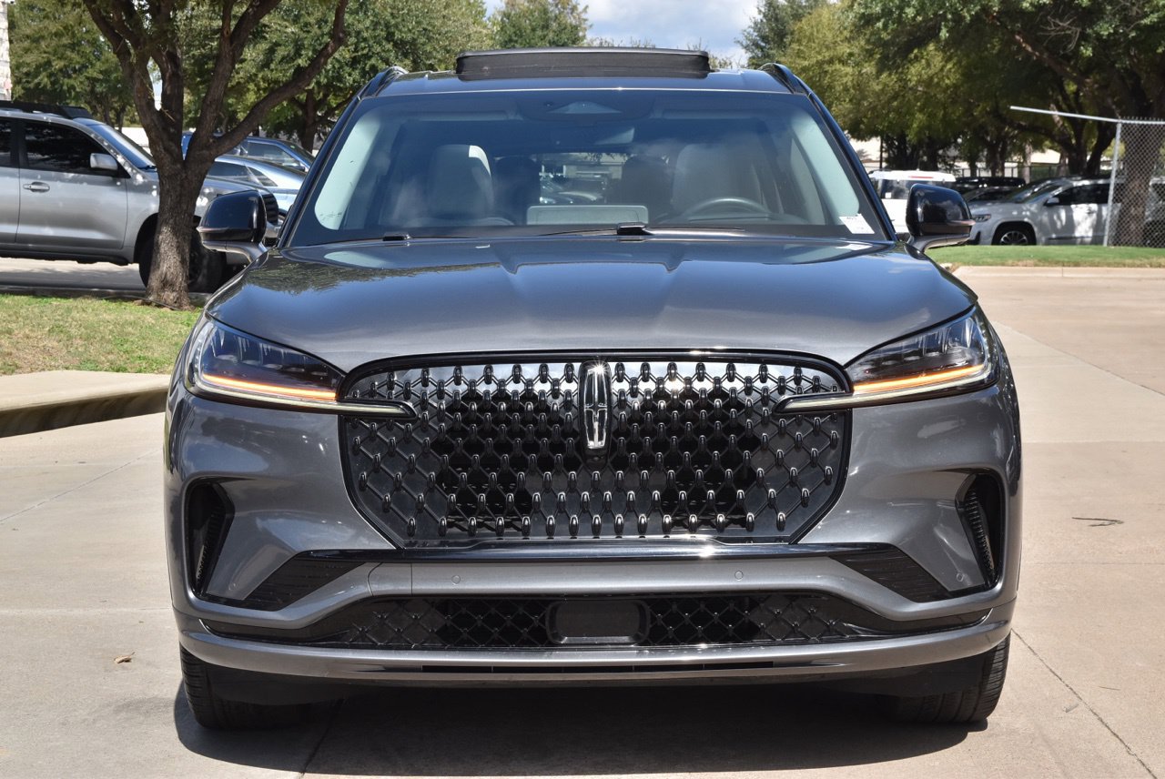 Certified 2025 Lincoln Aviator 2WD w/ Jet Appearance Package image 3