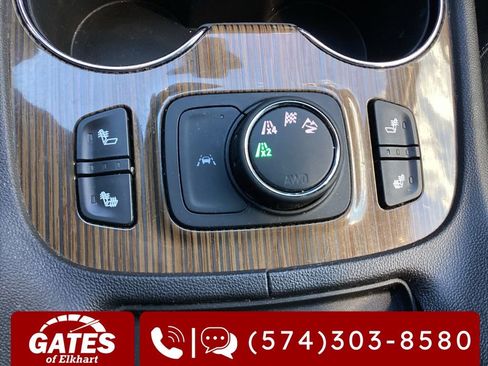 Used 2022 GMC Acadia SLE w/ Driver Convenience Package image 25