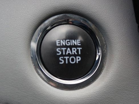 Used 2023 Toyota Highlander Limited FWD image 10