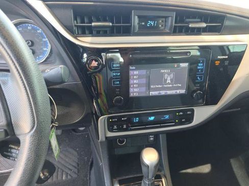 Used 2017 Toyota Corolla LE FWD image 8