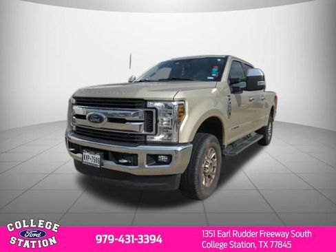 Used 2018 Ford F250 XLT w/ XLT Premium Package AWD/4WD image 3