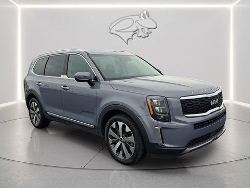 Used 2022 Kia Telluride EX w/ EX Premium Package image 3
