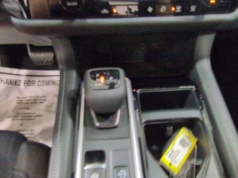 Used 2024 Nissan Pathfinder SV AWD/4WD image 20