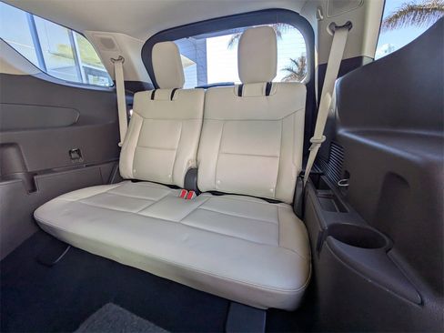 Used 2020 Ford Explorer Platinum w/ Premium Technology Package image 15