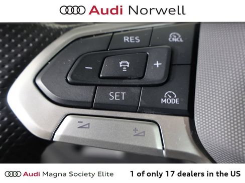 Used 2025 Volkswagen Tiguan SE R-Line AWD/4WD image 25