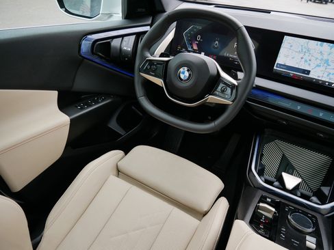 Used 2025 BMW X3 xDrive30i w/ Premium Package image 9