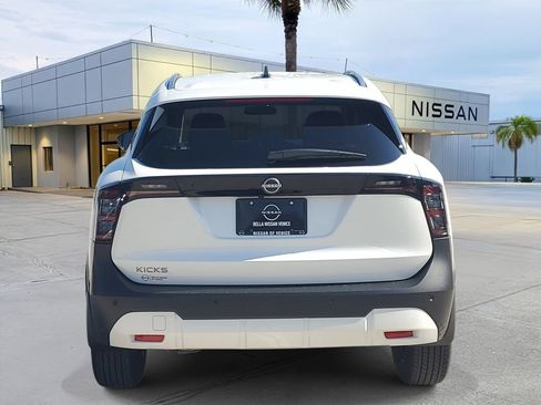 Certified 2026 Nissan Kicks SV w/ Illumination Package FWD image 5