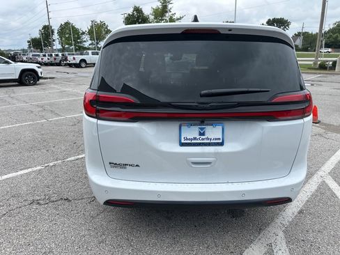 New 2026 Chrysler Pacifica Select image 25