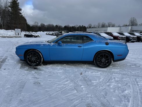 Used 2023 Dodge Challenger SXT w/ Plus Package image 6