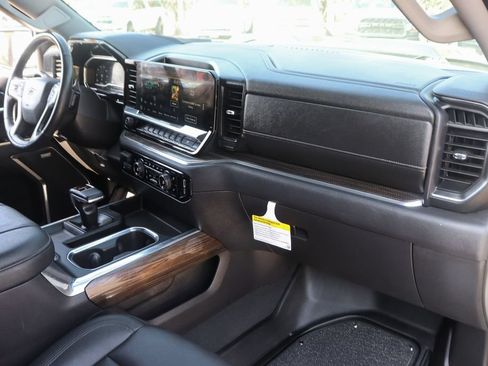 Used 2024 Chevrolet Silverado 1500 LT Trail Boss w/ LT Trail Boss Premium Package AWD/4WD image 40