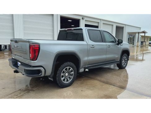 Used 2024 GMC Sierra 1500 AT4 w/ AT4 Premium Package AWD/4WD image 8