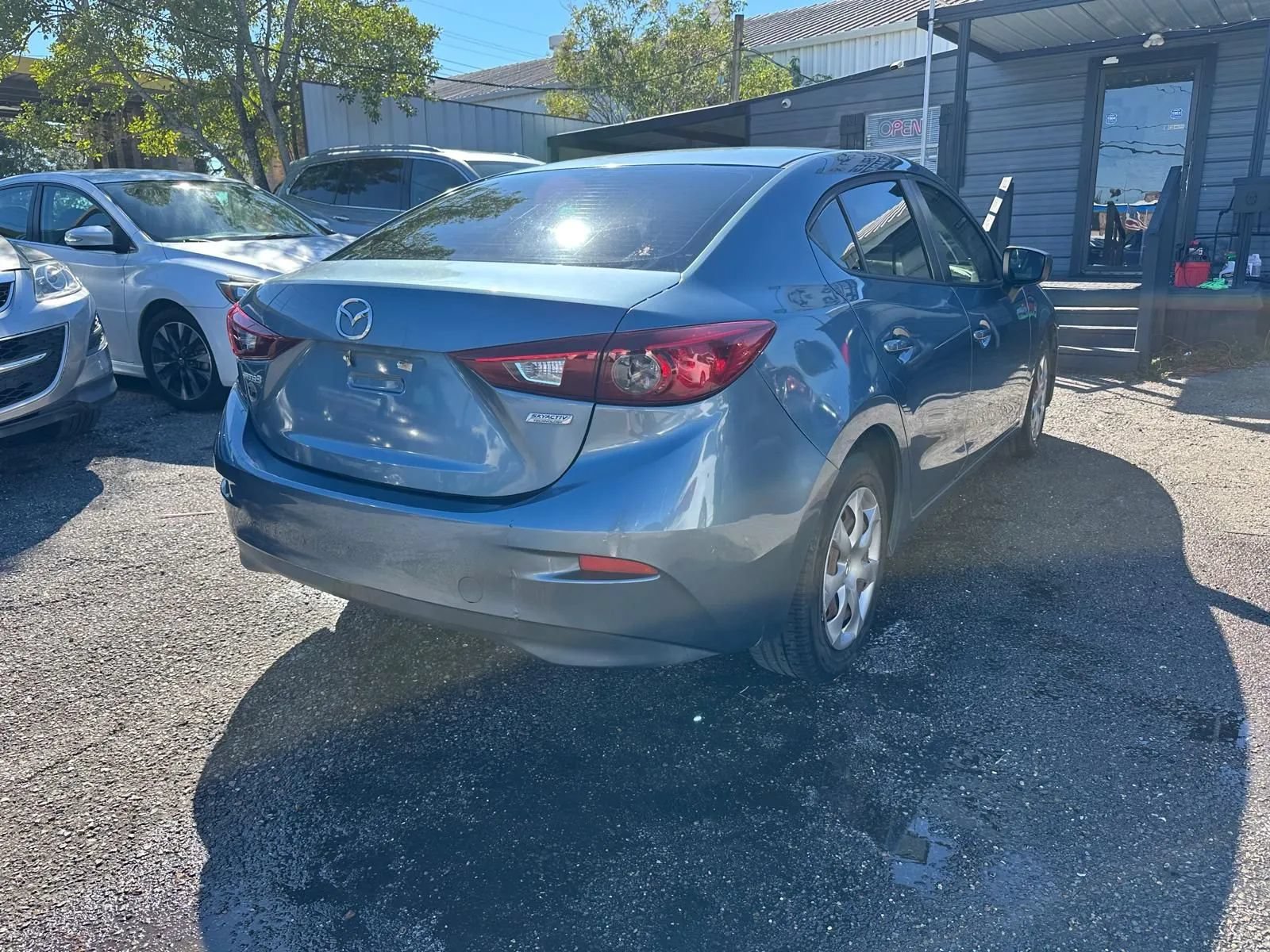 Used 2015 MAZDA MAZDA3 i SV FWD image 6