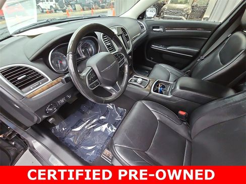 Certified 2019 Chrysler 300 Limited image 16