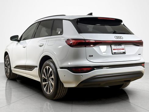 Used 2025 Audi Q6 e-tron Premium w/ Convenience Package AWD/4WD image 3