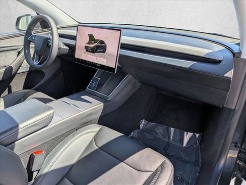Used 2026 Tesla Model Y 2WD image 22