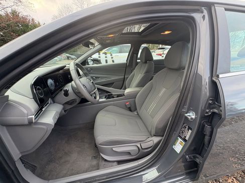 Used 2025 Hyundai Elantra SEL image 22