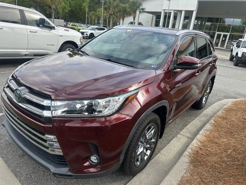 Used 2019 Toyota Highlander Limited Platinum image 2
