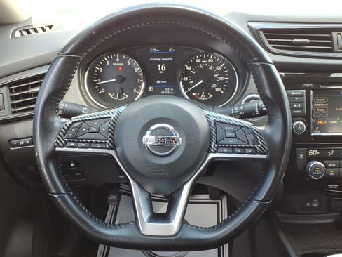 Used 2020 Nissan Rogue SV image 20