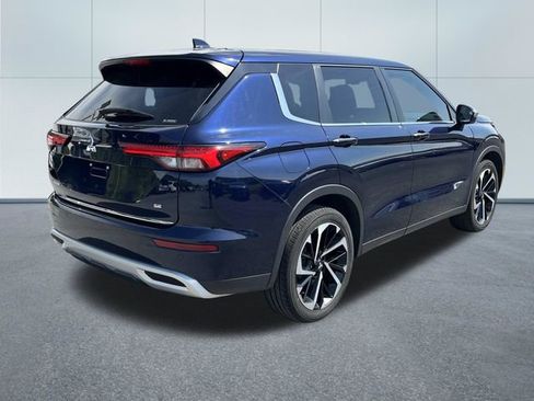 Used 2022 Mitsubishi Outlander SE AWD/4WD image 3