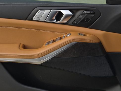 Certified 2022 BMW X7 xDrive40i w/ Premium Package image 28