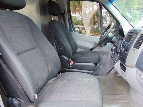 Used 2018 Mercedes-Benz Sprinter 2500 image 11