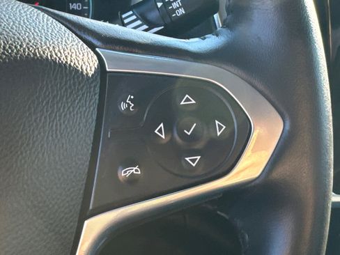 Used 2021 Chevrolet Traverse LT image 20