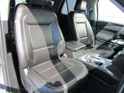 Used 2024 Ford Explorer XLT w/ Equipment Group 202A AWD/4WD image 9