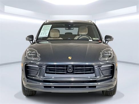 Used 2025 Porsche Macan image 2