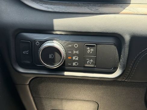 Used 2022 Ford Explorer Platinum w/ Equipment Group 601A AWD/4WD image 29