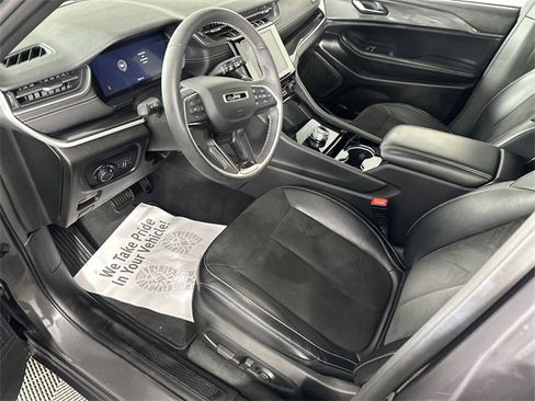 Used 2023 Jeep Grand Cherokee Altitude image 24