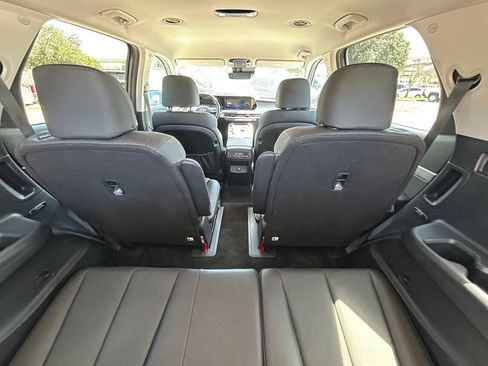 Used 2025 Hyundai Palisade SEL FWD image 13