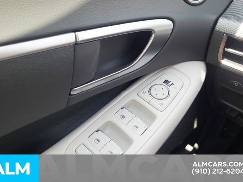 Used 2025 Hyundai Sonata SE image 29