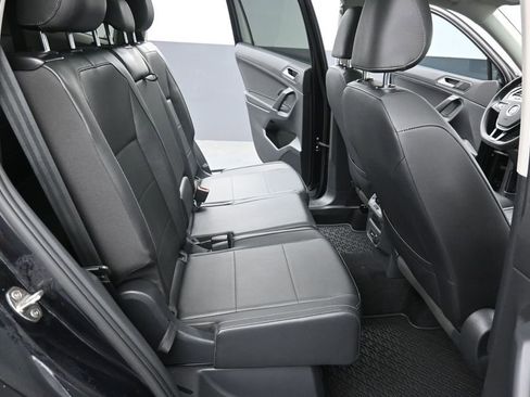 Used 2020 Volkswagen Tiguan SE w/ Panoramic Sunroof Package FWD image 10