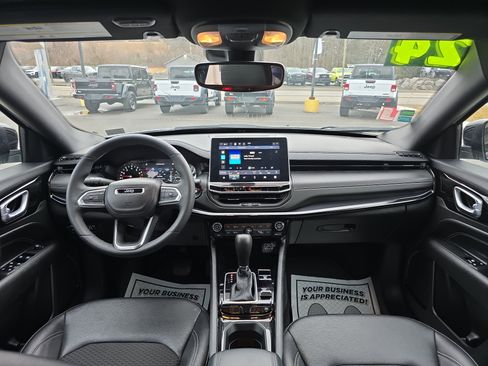 Used 2024 Jeep Compass Latitude w/ Convenience Group image 15